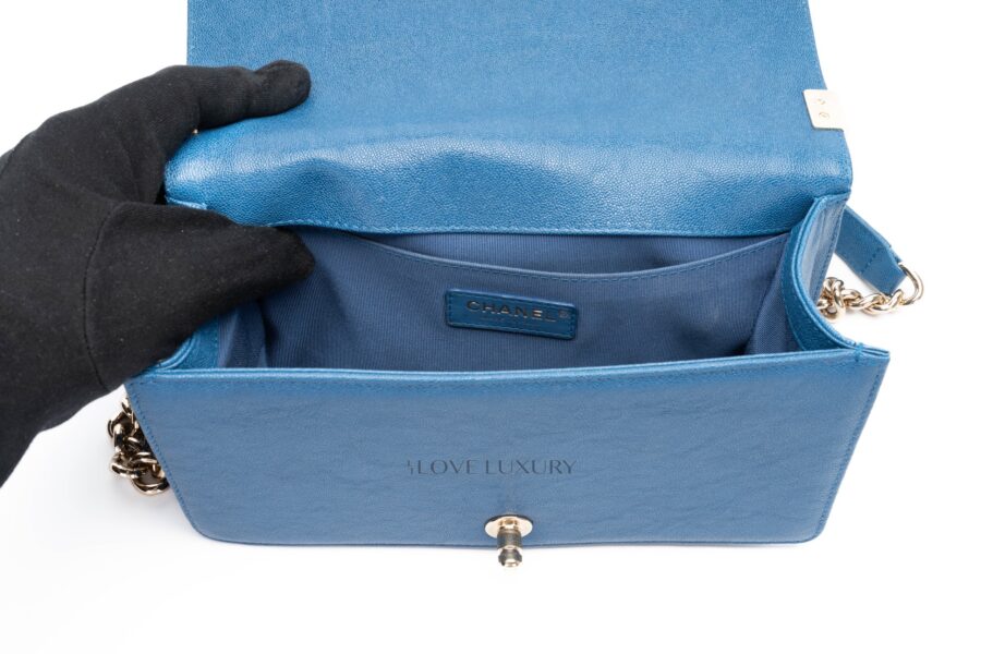 Chanel-Boy-Bag-Medium-Caviar-GHW-12