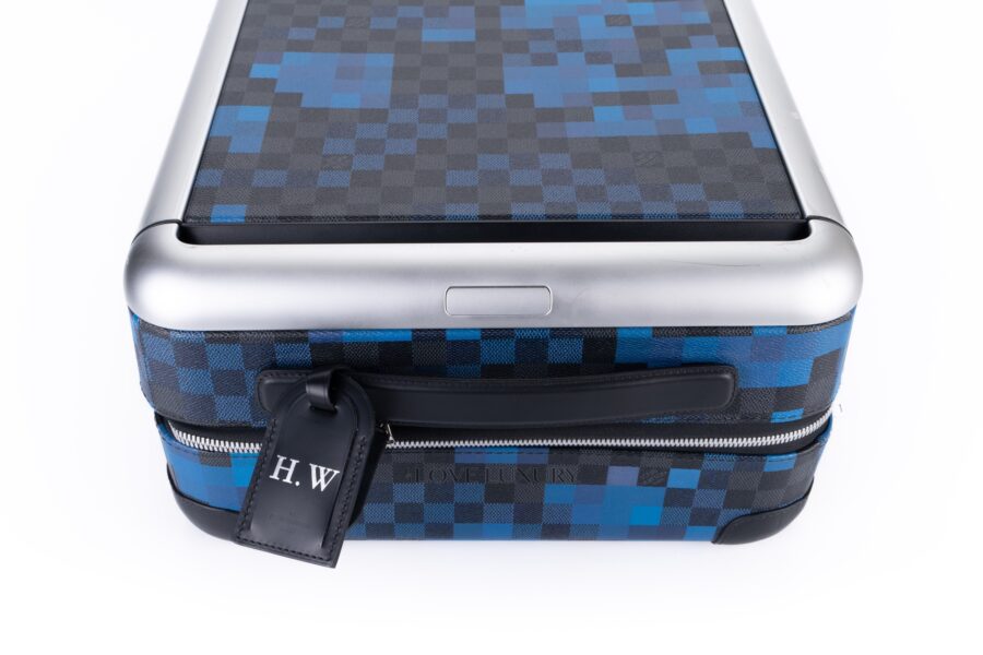 Louis-Vuitton-Horizon-Pixel-Suitcase-15