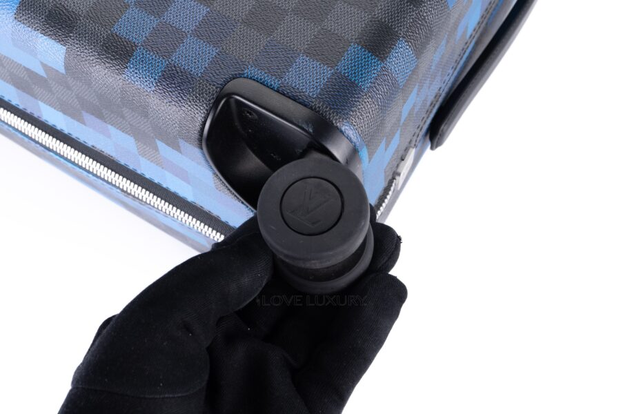 Louis-Vuitton-Horizon-Pixel-Suitcase-9