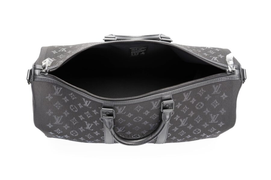 Louis-Vuitton-Keepall-LED-Monogram-Black-Light-Up-8