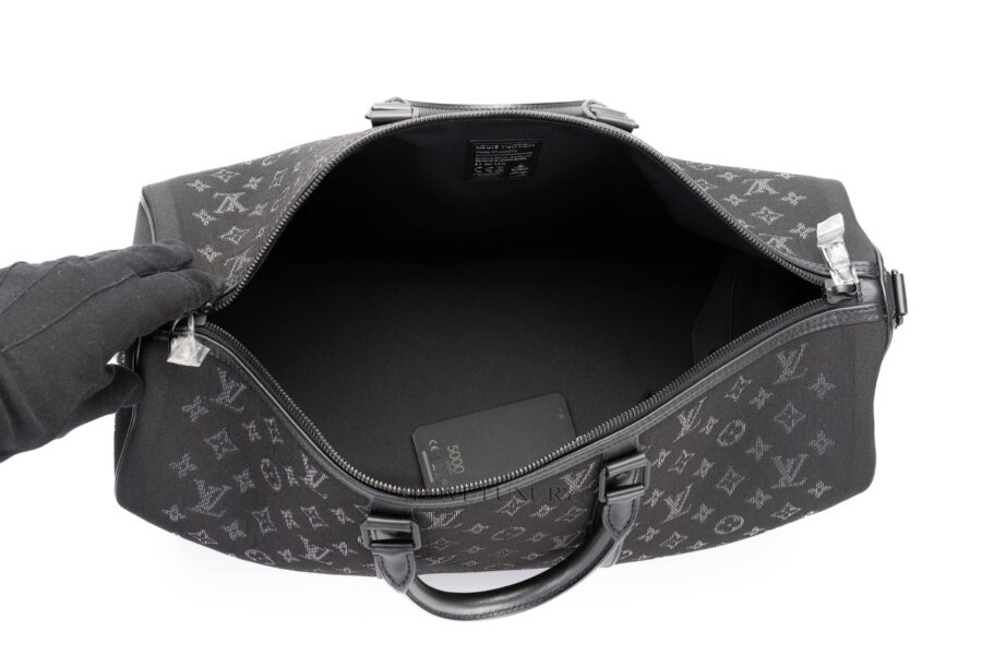 Louis-Vuitton-Keepall-LED-Monogram-Black-Light-Up-9