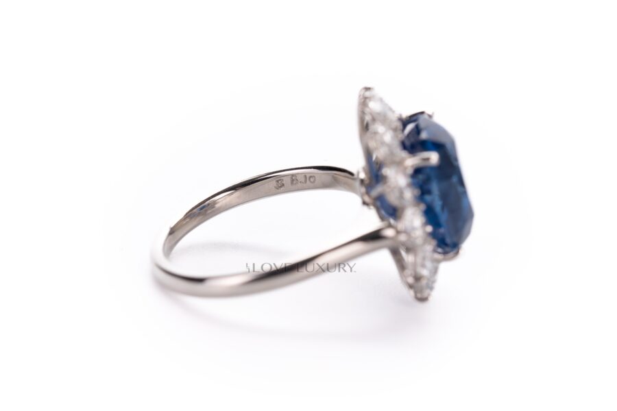 Platinum-Sapphire-Ring-Set-with-One-Oval-Mixed-Shape-Natural-Saphire-Center-Stone-&-12-Round-Brilliant-Cut-Diamonds-on-the-side-4